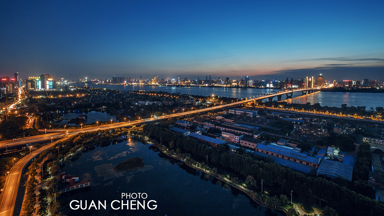 江城光影 大力神塔下的人间烟火