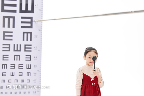 守护明亮视界——可爱元气小女孩的视力检查之旅